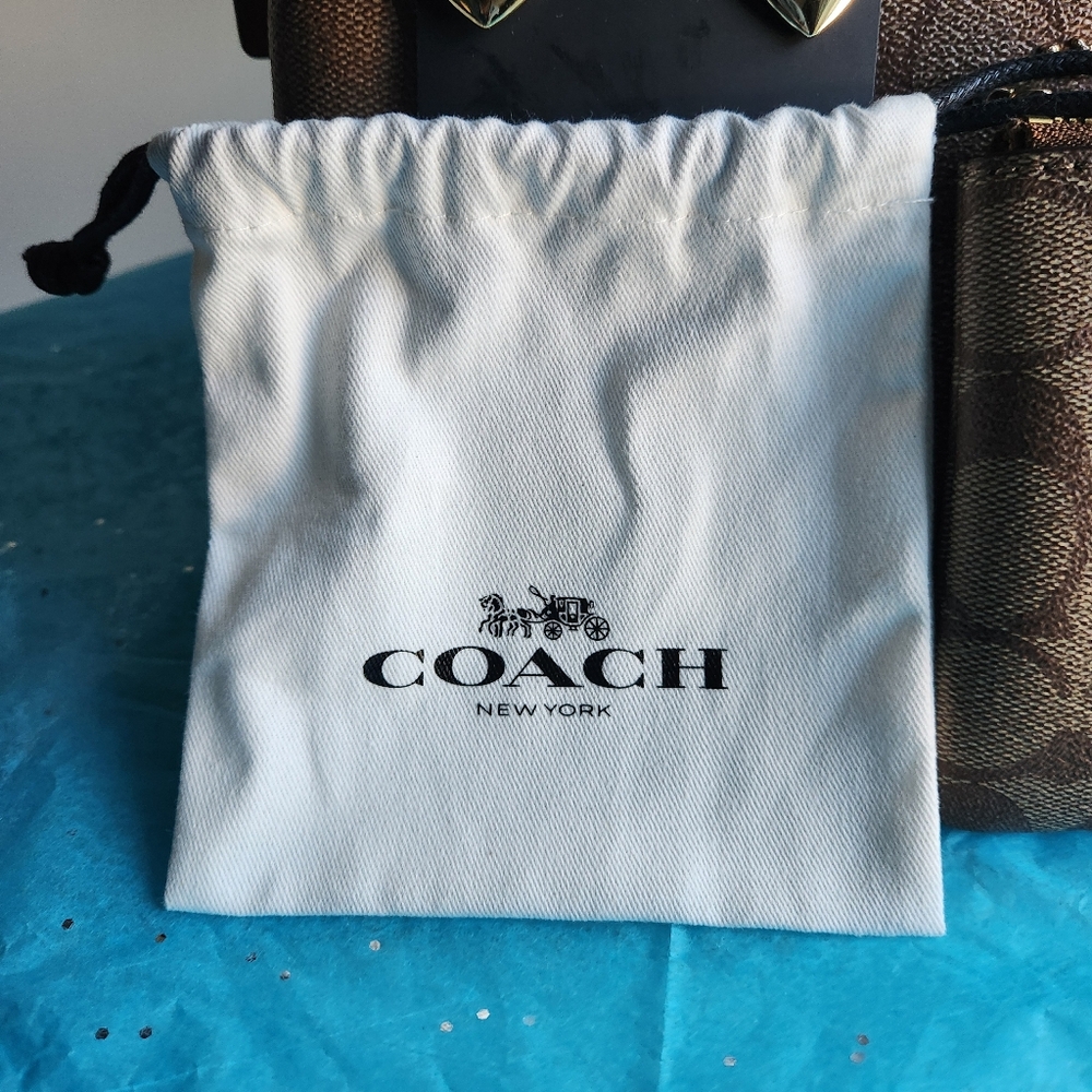 Coach 2 pc set - Picture 3 of 3